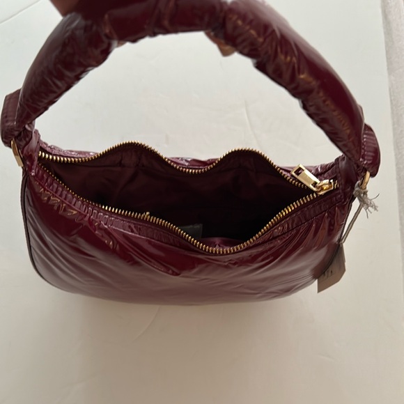 (NWT) Burgundy Puffer Style Shoulder Handbag / Purse - Picture 3 of 7